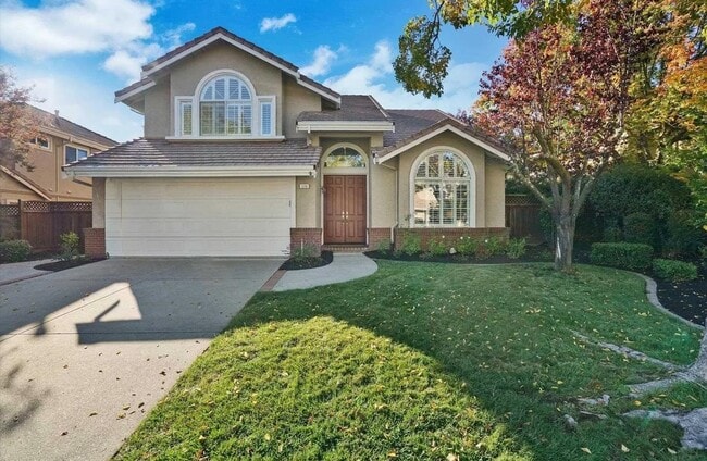 Building Photo - 539 Zenith Ridge Dr