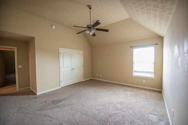 Building Photo - Beautiful home available today!