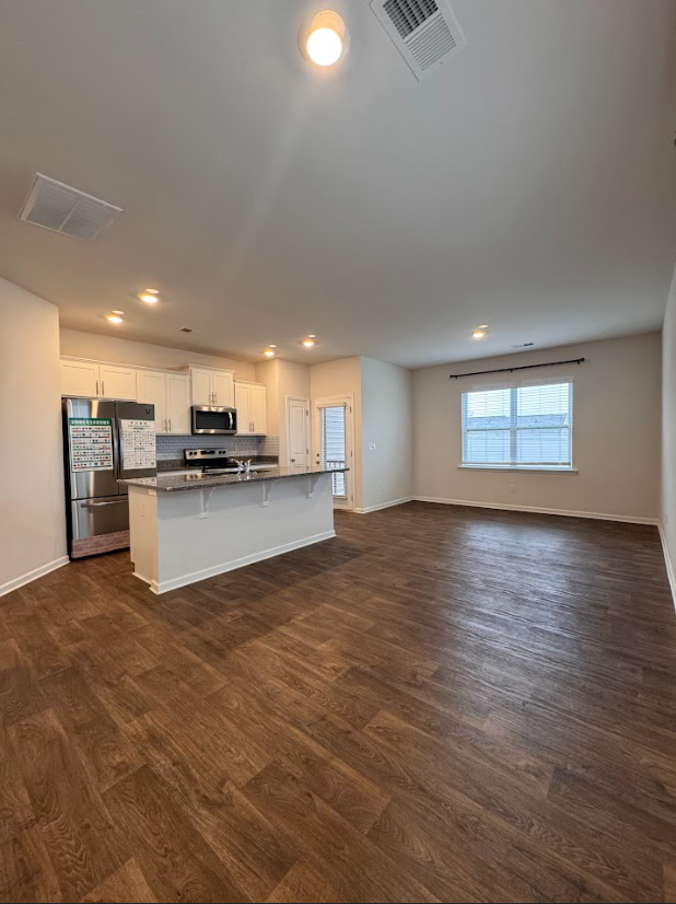 Building Photo - Stylish 3-Bedroom Townhome with Modern Ame...