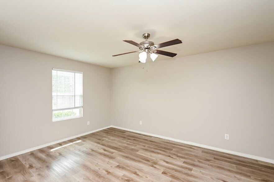 Building Photo - 10009 Calcite Dr