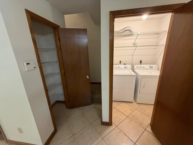 Building Photo - 3207 Shamrock St E