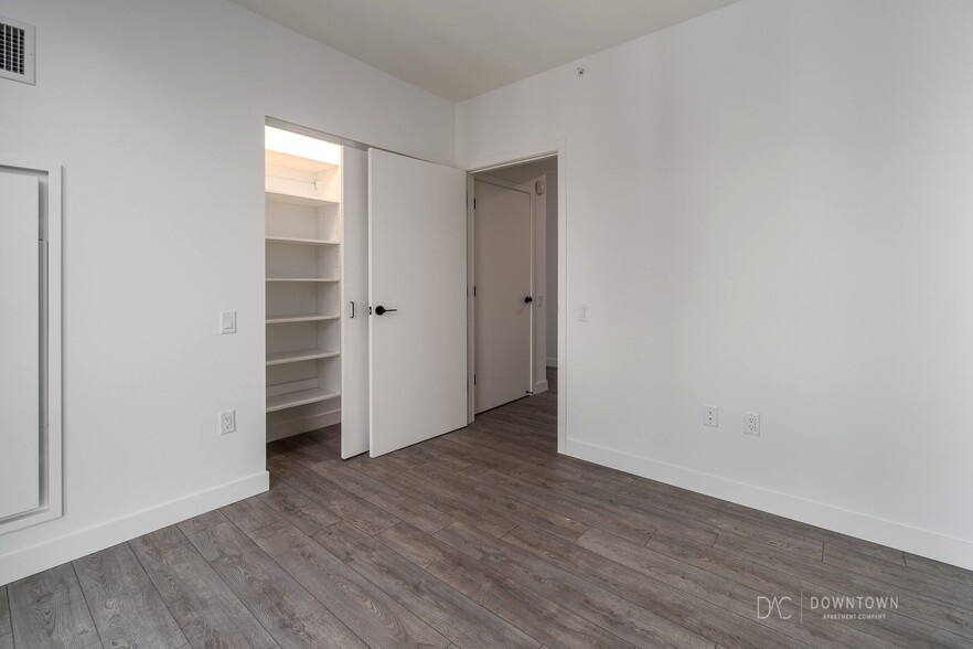 Building Photo - 823 W Madison St