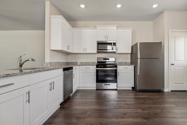 Building Photo - 16446 Honeysuckle Hl Dr