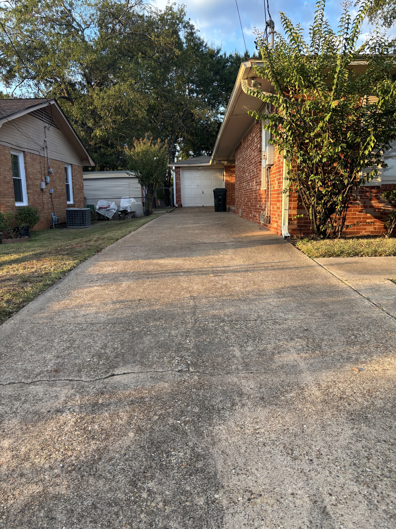 Driveway - 1300 E Hankerson St