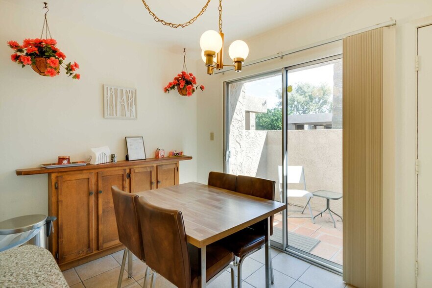 Building Photo - 445 S Desert Palm