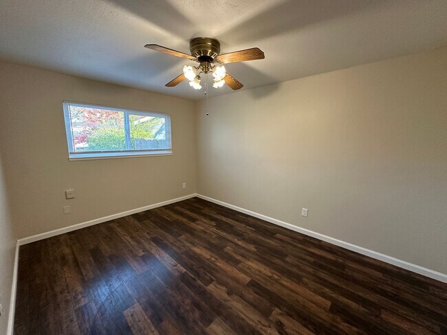 Building Photo - 1424 Kent Way