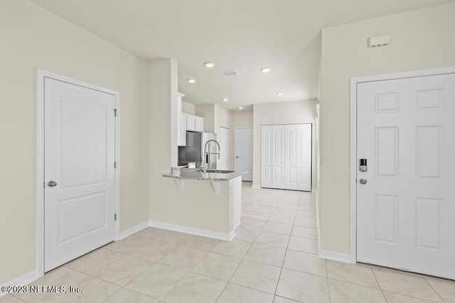 Building Photo - 46 Oarsman Xing Dr