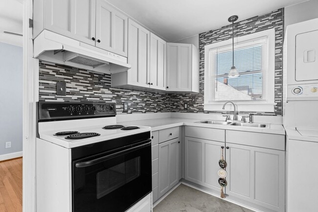 Building Photo - 1200 Little Bay Ave