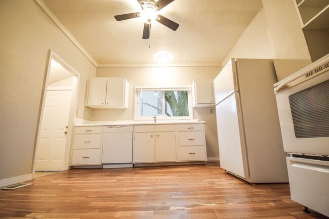 Building Photo - Charming 2 Bedroom House in North Portland