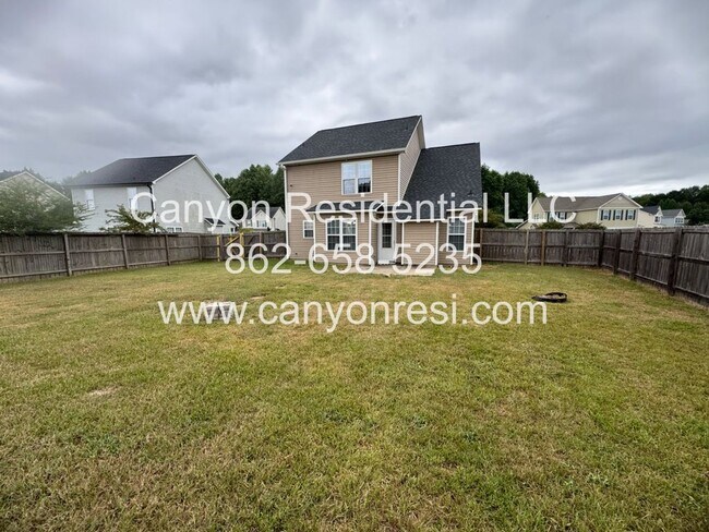 Building Photo - Spacious 3-Bedroom Home for Rent in Raeford