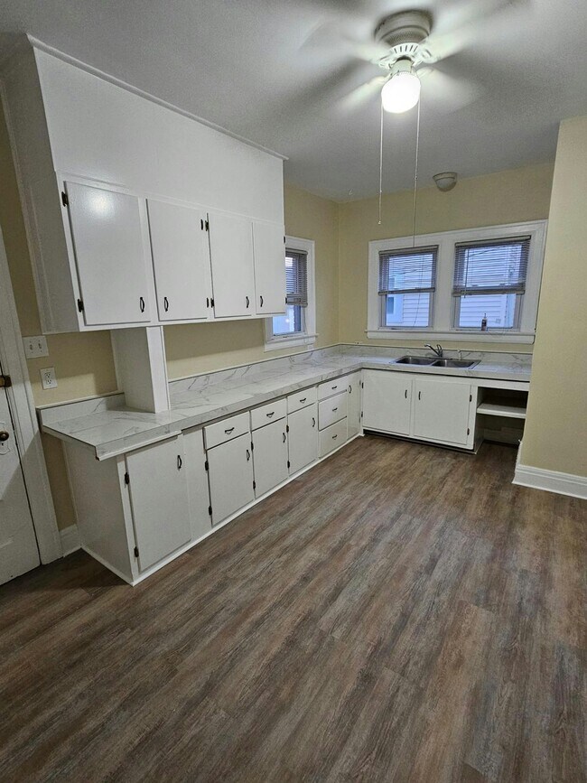 Building Photo - 95 Ahrens St
