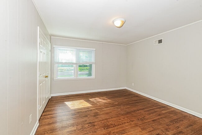 Building Photo - 1172 Oak Ridge Dr