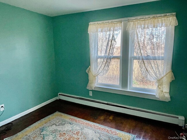 Building Photo - 427 4th St