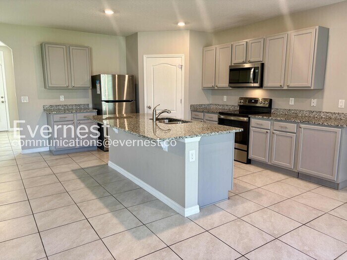 Building Photo - 1630 Spray Terrace