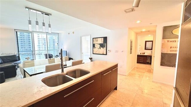 Building Photo - 475 Brickell Ave