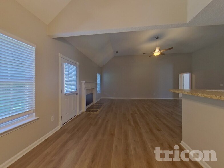 Building Photo - 496 Birchwood Dr