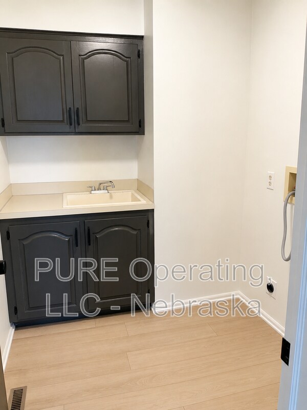 Building Photo - 15527 Mason Cir