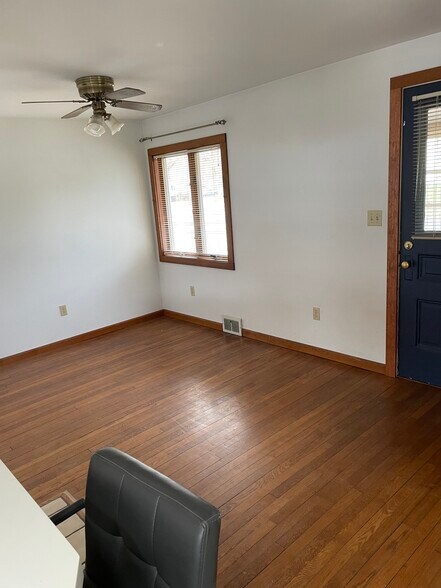 Dining room - 9 Miles St