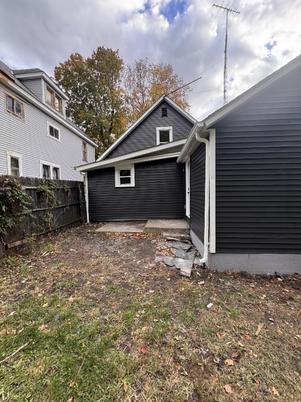 Building Photo - 220 W Brown Ave