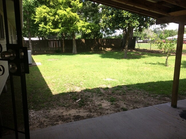 Building Photo - Four Bedroom, Two Bathroom, large yard, (MOVE IN SPECIAL!!)