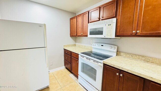 Building Photo - 732 N Halifax Ave