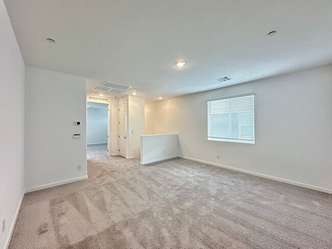 Building Photo - 563 Mountain Robin Ave