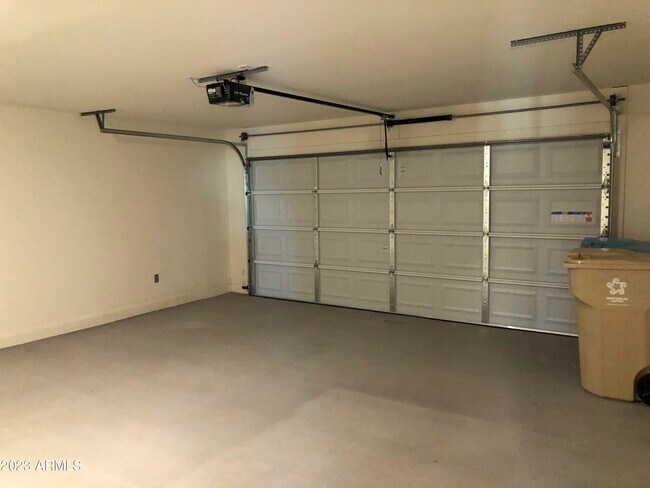 Building Photo - 25440 W Yanez Ave
