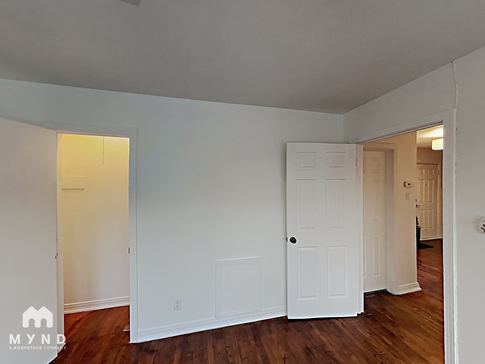 Building Photo - 401 N Montclair Ave