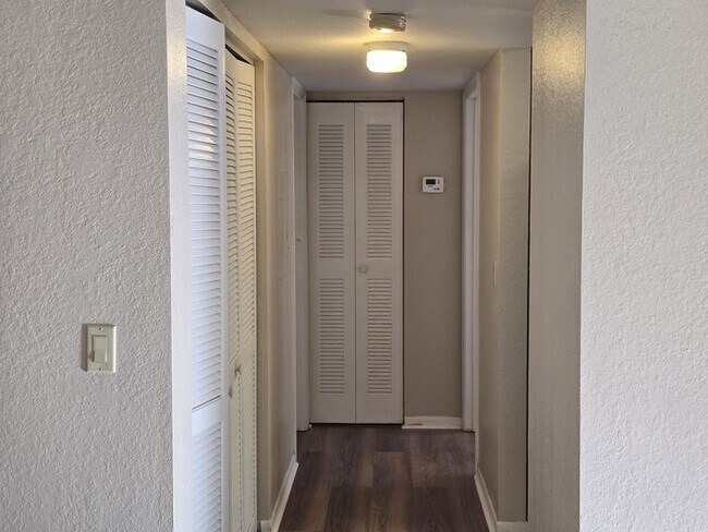 Building Photo - 1 Bed 1 Bath Third floor condo in Nice Community for Rent in Orlando $1349