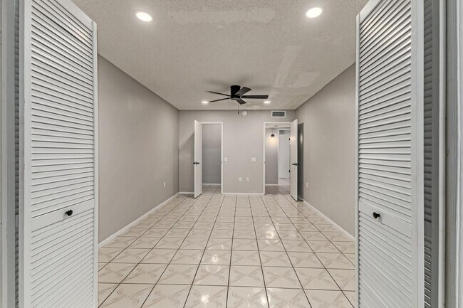 Building Photo - 13066 N 100th Dr