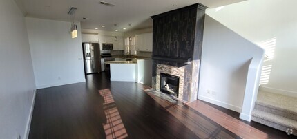 Building Photo - Gorgeous 3 Bed 4 Bath with Stunning Views ...