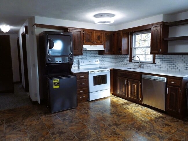 Building Photo - 28 Greenwich St