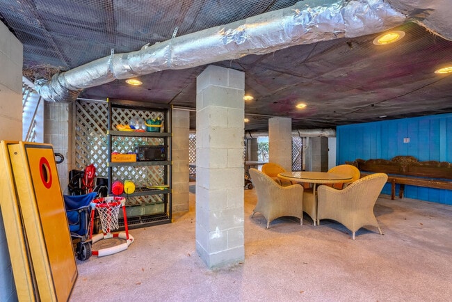 Building Photo - 7 Periwinkle Ln