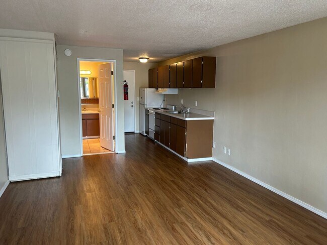Building Photo - Cozy Studio Downtown