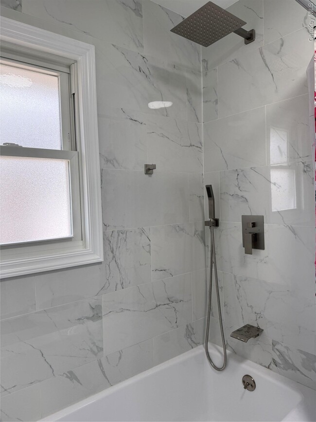 Building Photo - 165 Lynbrook Dr