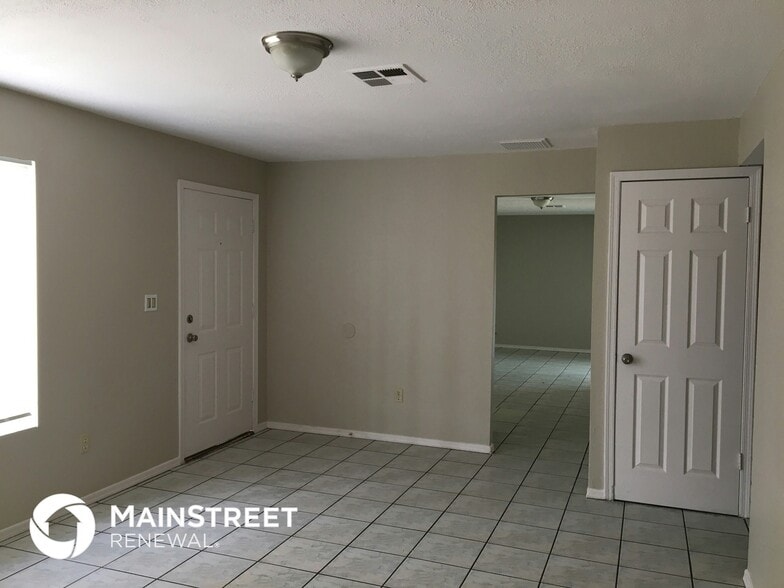 Building Photo - 1819 N 47th Dr