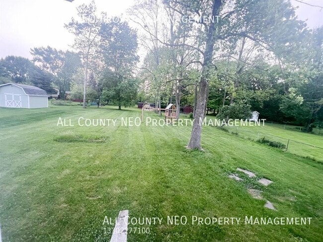 Building Photo - 8988 Birchwood Dr