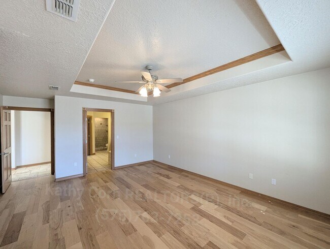 Building Photo - Luxurious Relaxation in Raintree