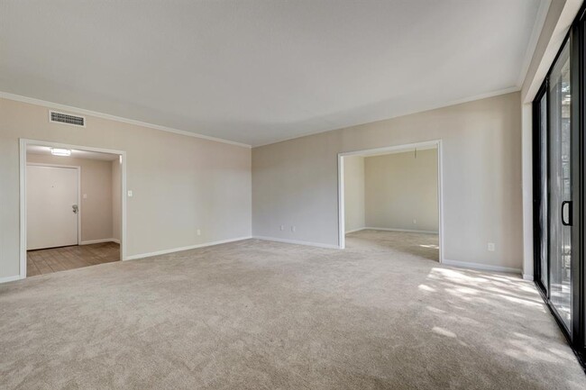 Building Photo - 2400 N Braeswood Blvd