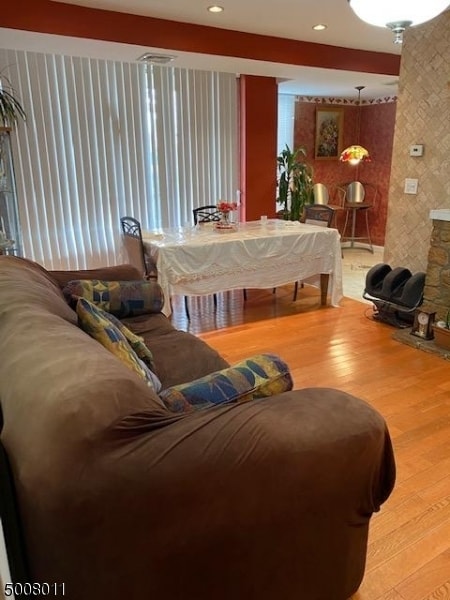 Building Photo - 448 River Rd