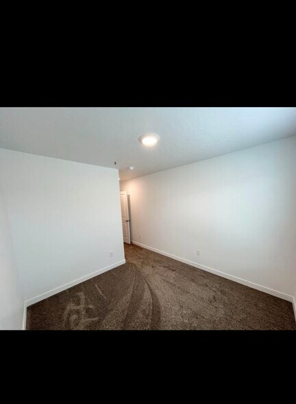 Building Photo - 913 E Flotsam Way