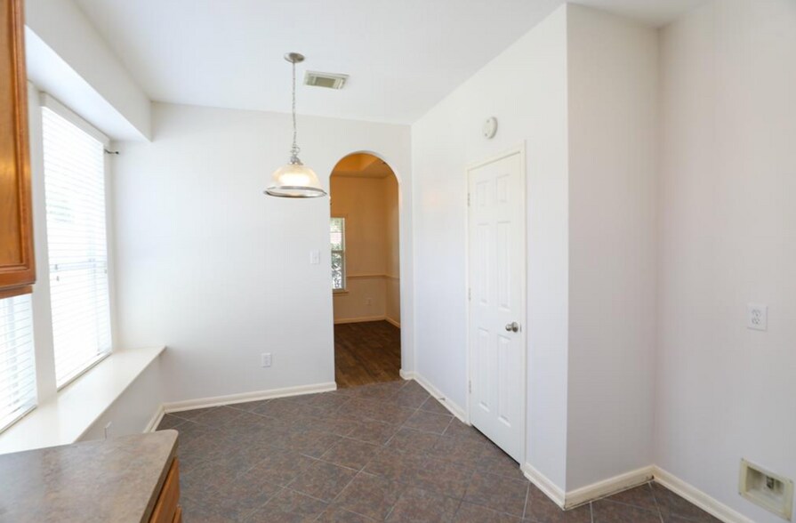 Building Photo - 12827 Pecan Shores Dr