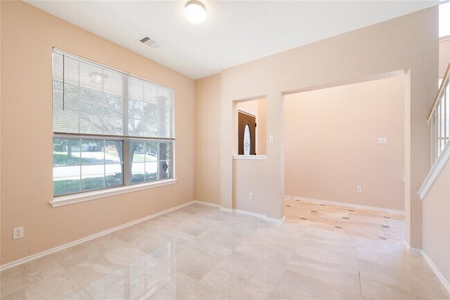 Building Photo - 1613 Darjeeling Dr