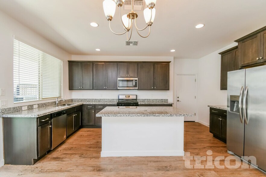 Building Photo - 4804 S Mole