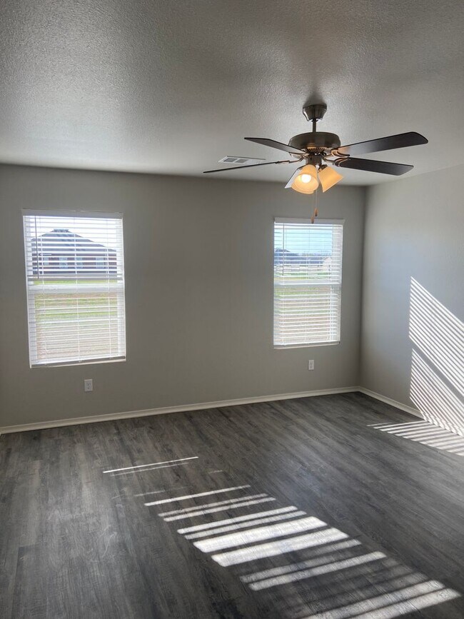 Building Photo - 3717 Keeneland Dr