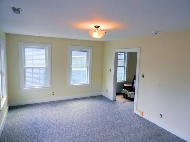 Building Photo - 254 Franklin St