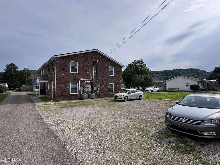 Building Photo - 545 E McConnel Ave