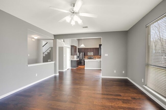 Building Photo - 910 Champions Point Dr