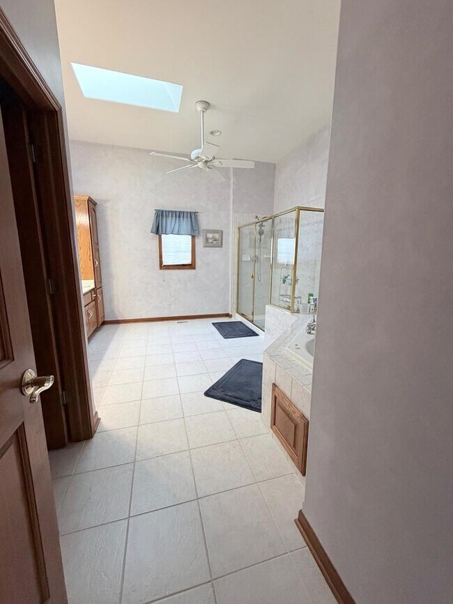 Building Photo - 3823 Sunburst Ln