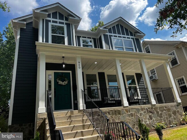 Building Photo - 920 Brompton St